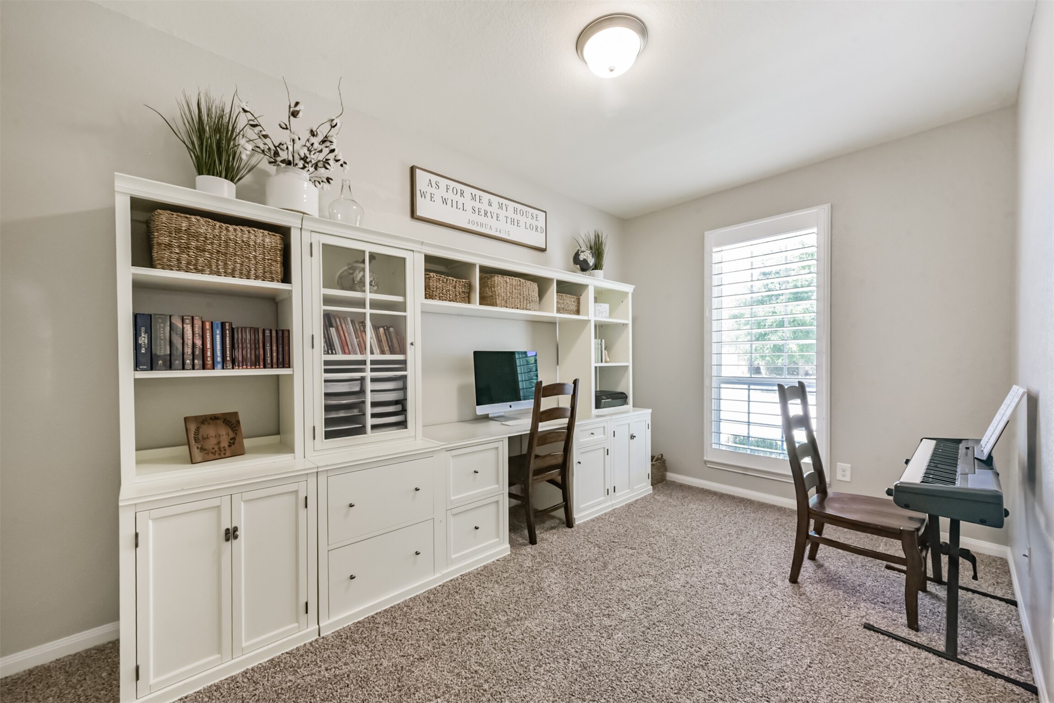 17120 Edge Branch Lane Houston, TX 77044 - Photo 9 of 50 a view of a livingroom with furniture