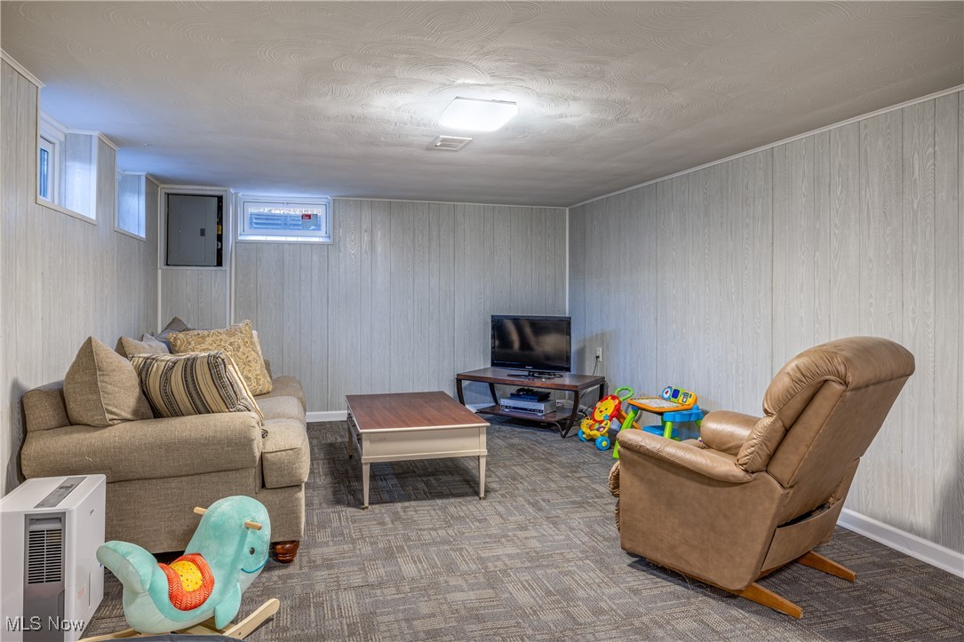 10050 Reichert Road Parma, OH 44130 - Photo 17 of 29