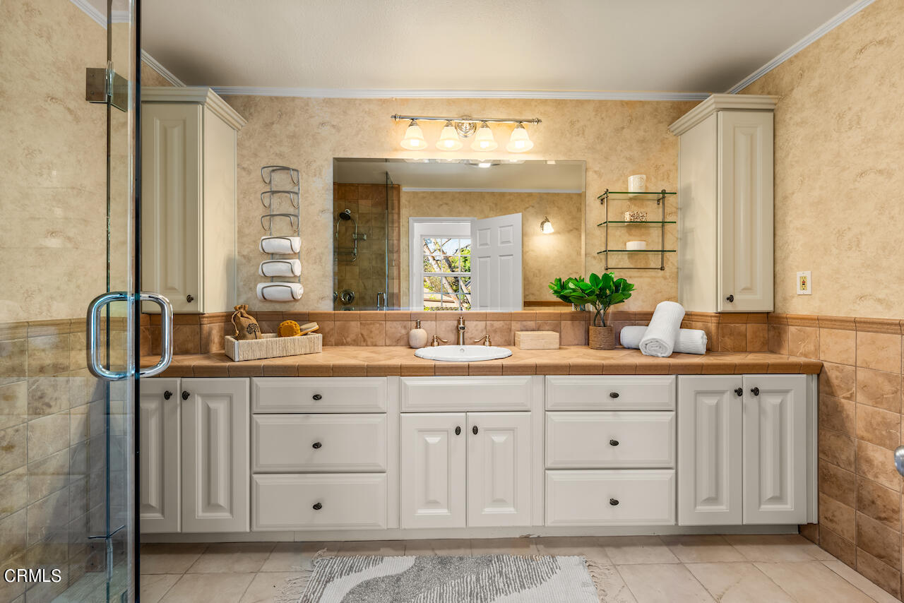 1425 Hillside Drive Glendale, CA 91208 - Photo 33 of 68 a bathroom with a double vanity sink and a mirror
