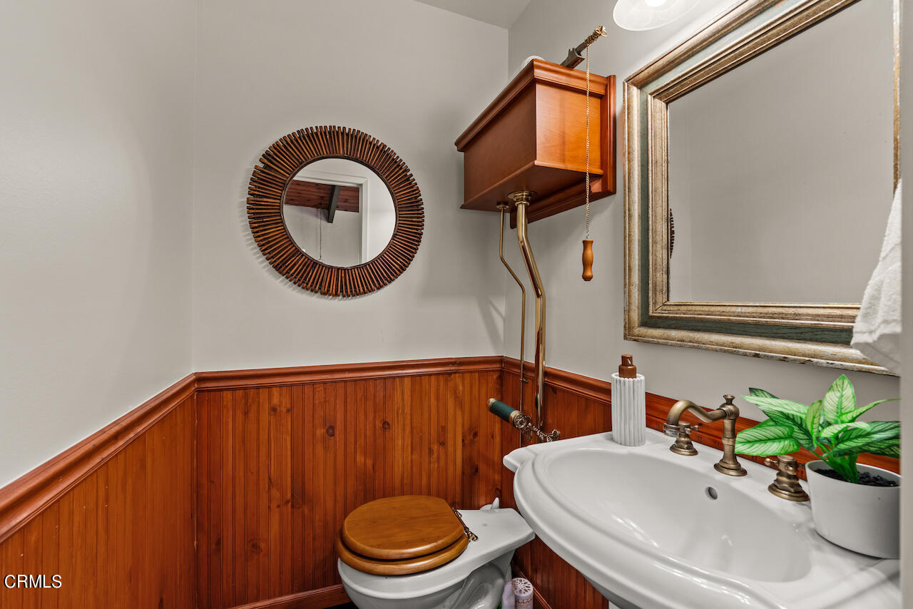 1425 Hillside Drive Glendale, CA 91208 - Photo 39 of 68 a bathroom with a sink a mirror and toilet
