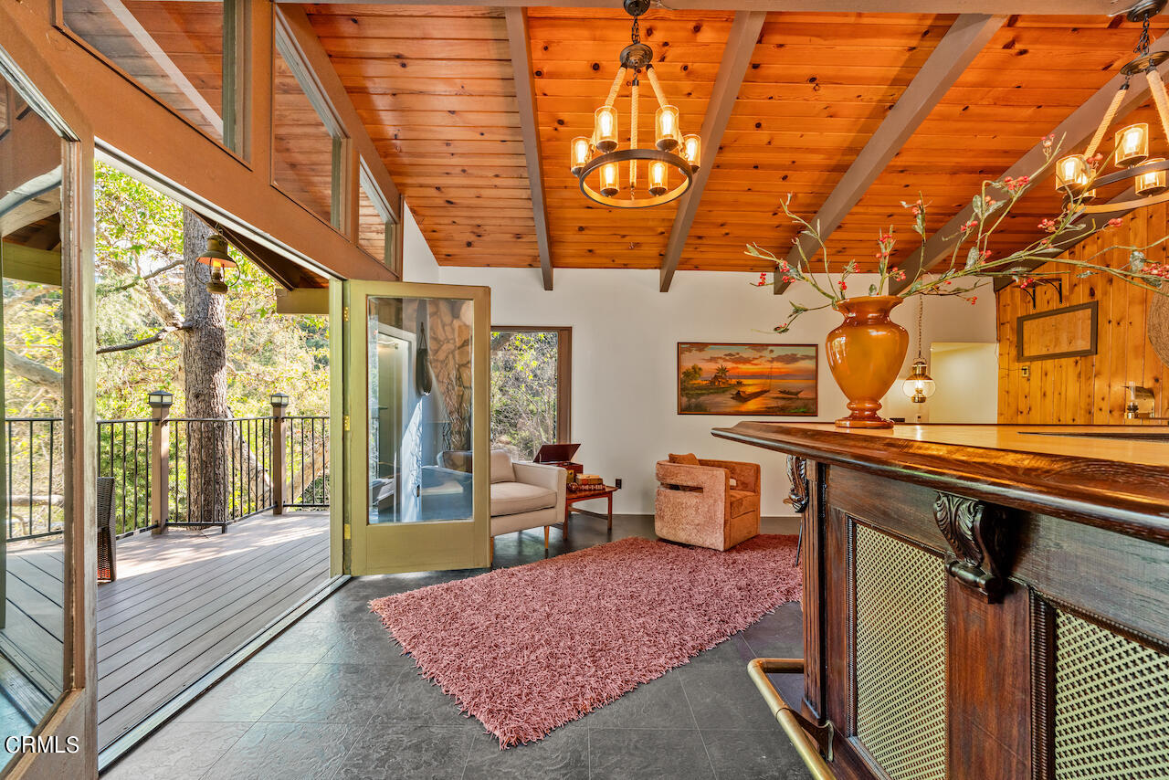 1425 Hillside Drive Glendale, CA 91208 - Photo 41 of 68 a living room with furniture