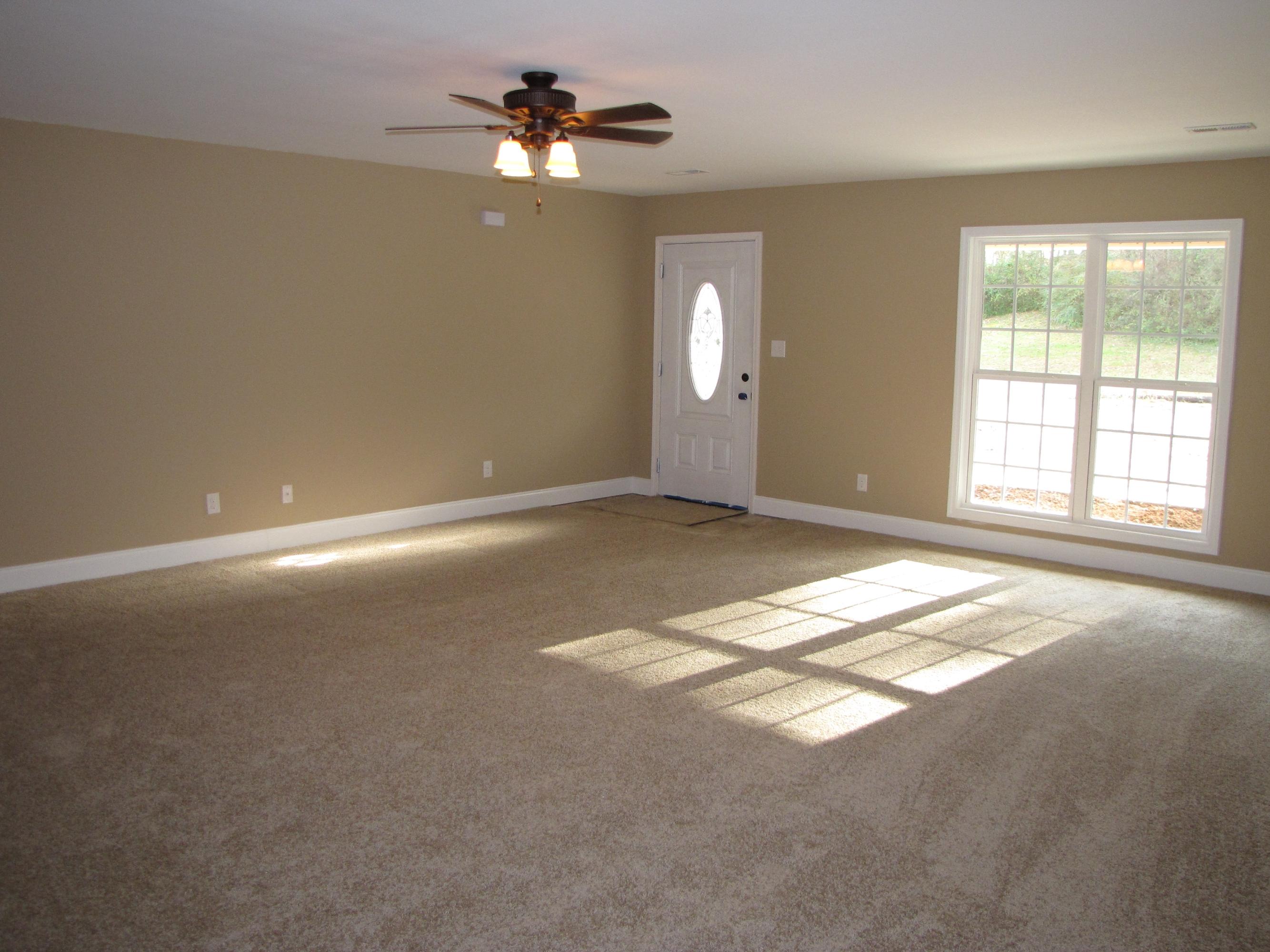 4757 Unitia Road Lenoir City, TN 37772 - Photo 3 of 10 Living room