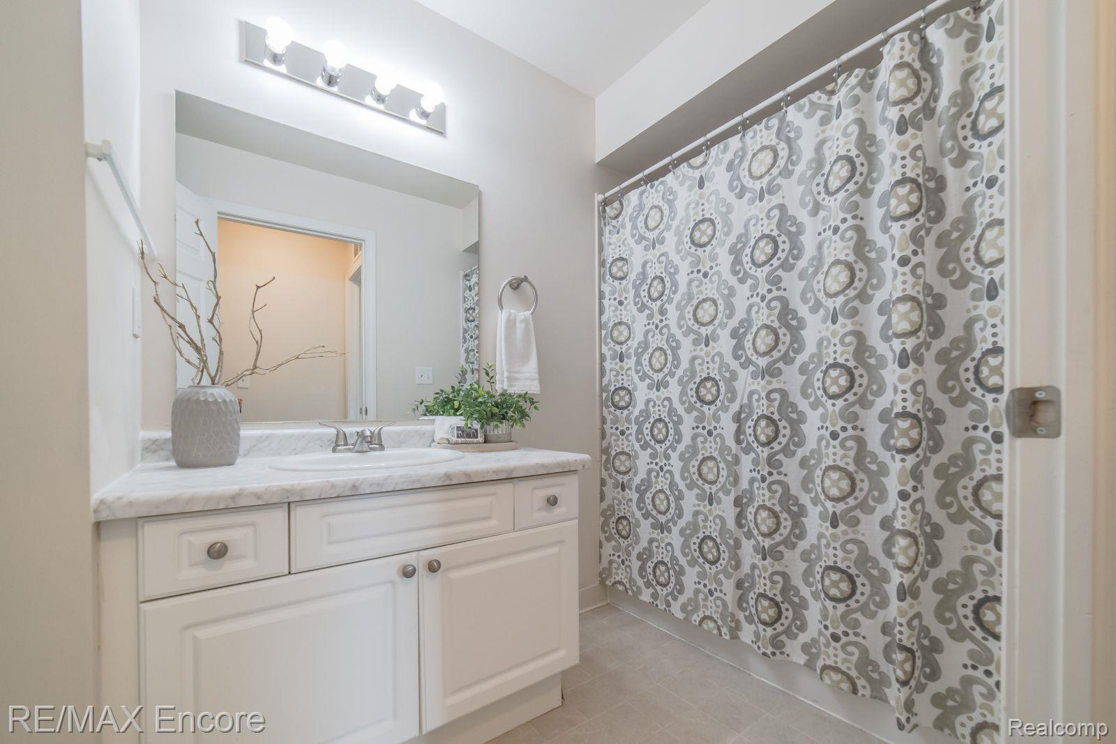 3595 Tremonte Circle Rochester, MI 48306 - Photo 29 of 48 Full Bath