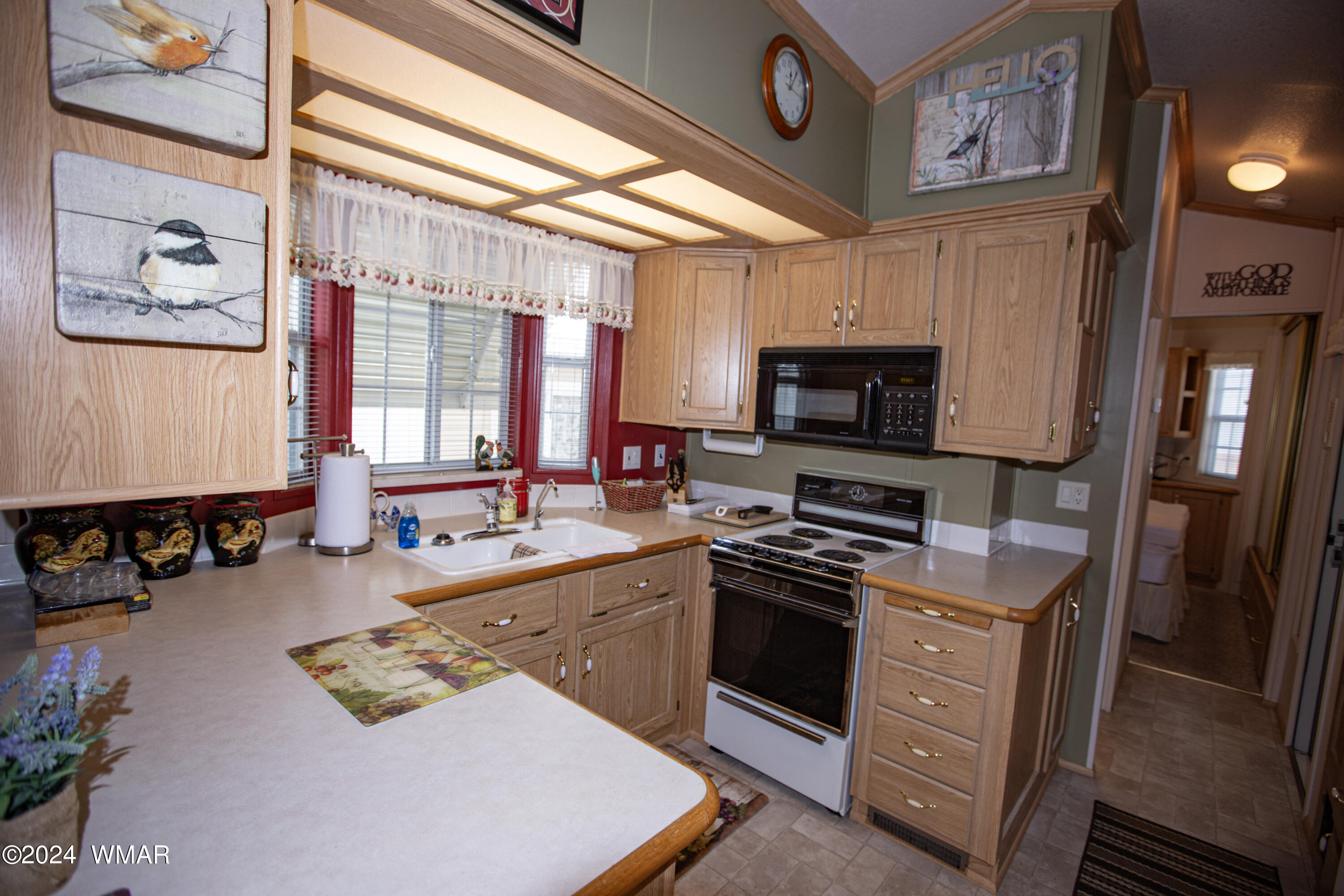 270 North Clark Road Show Low, AZ 85901 - Photo 5 of 16 Kitchen