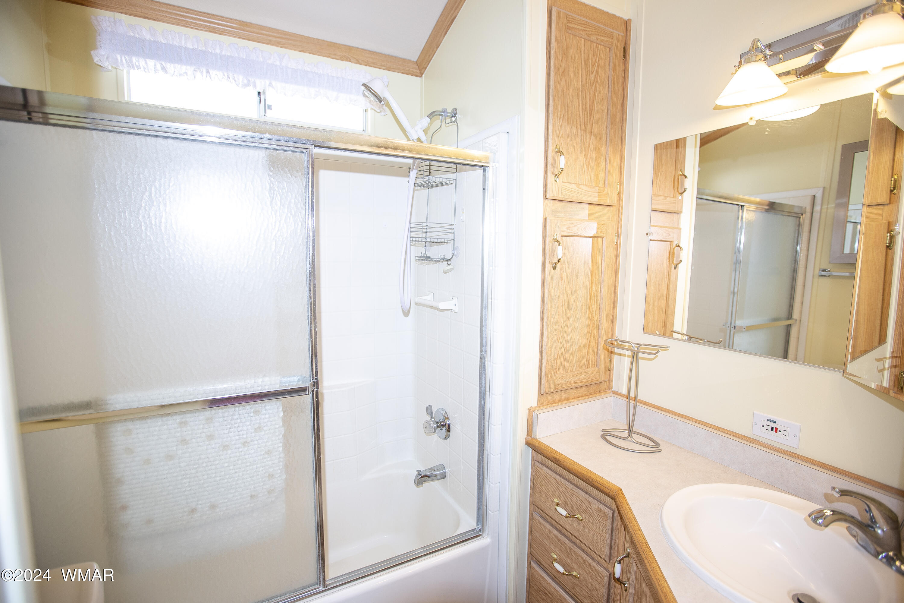 270 North Clark Road Show Low, AZ 85901 - Photo 7 of 16 Bathroom