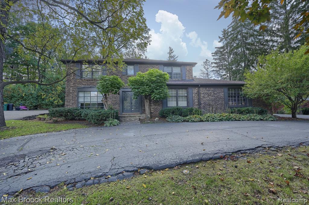 35181 Spring Hill Road Farmington Hills, MI 48331 - Photo 1 of 36