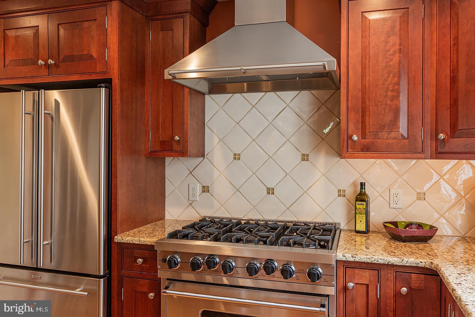 2006 Rachael Drive Lancaster, PA 17601 - Photo 16 of 59 Viking - 6 burner - Gas stove