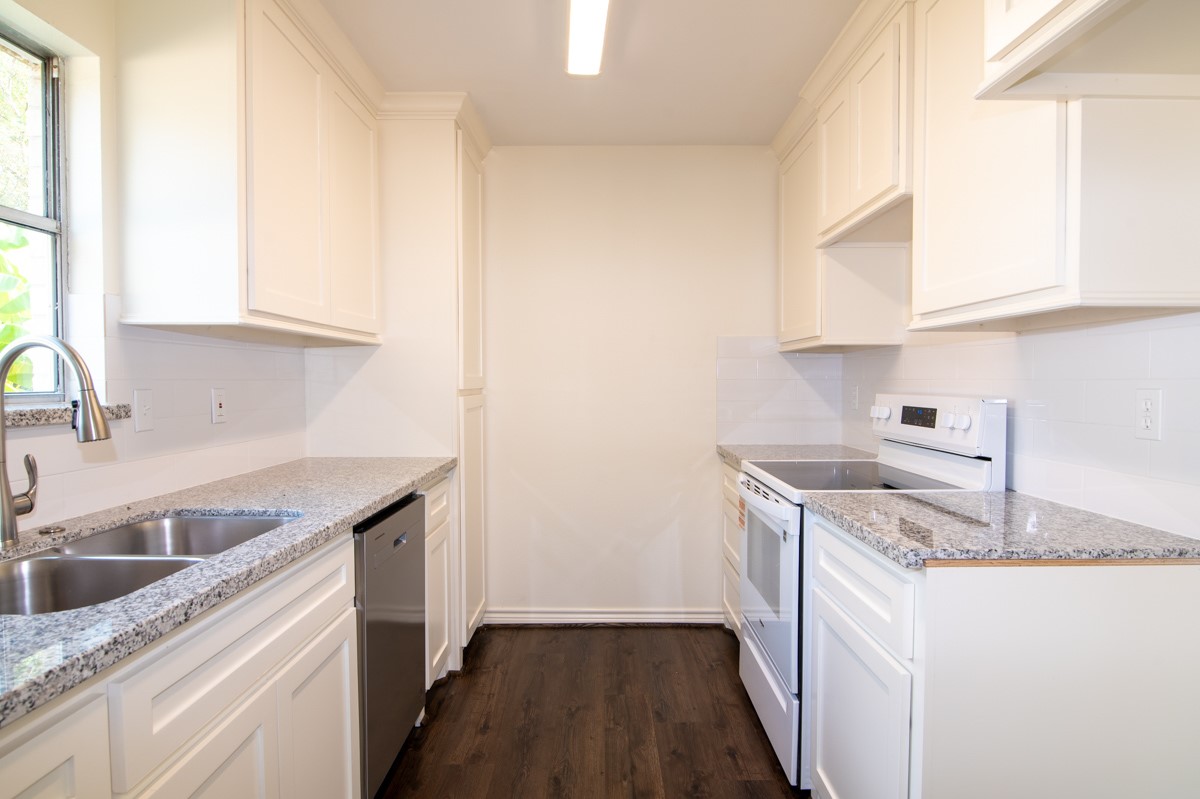 13087 Crystal Trail Conroe, TX 77306 - Photo 19 of 47 a kitchen that has a sink and a stove in it