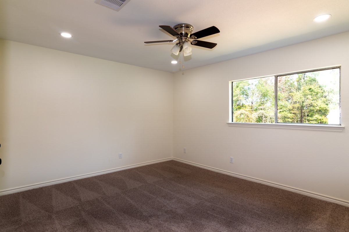 13087 Crystal Trail Conroe, TX 77306 - Photo 43 of 47 an empty room with a window and a fan