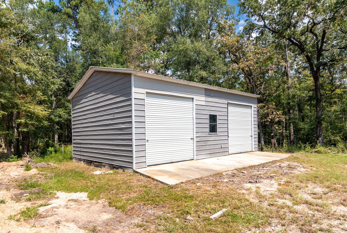 13087 Crystal Trail Conroe, TX 77306 - Photo 9 of 47 a backyard of a house
