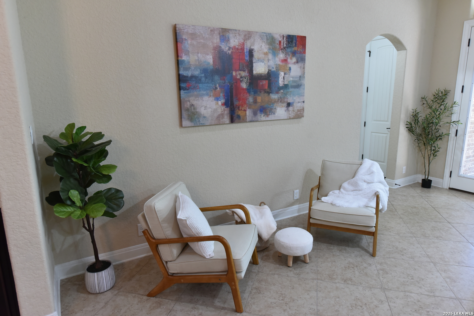 8907 Irving Hill Fair Oaks Ranch, TX 78015 - Photo 25 of 42 a living room with furniture and a potted plant