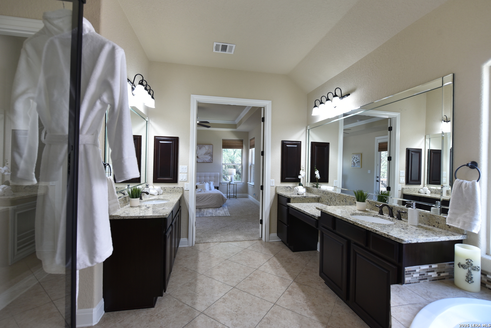 8907 Irving Hill Fair Oaks Ranch, TX 78015 - Photo 35 of 42 a large kitchen with a counter top space