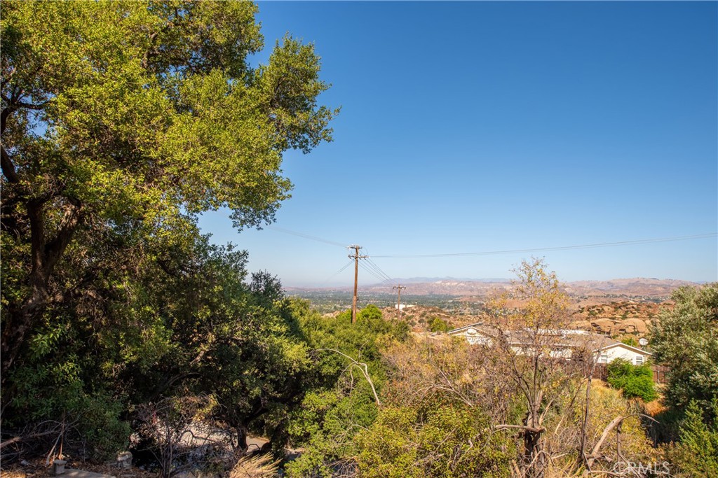 7210 Santa Susana Pass Road Simi Valley, CA 93063 - Photo 7 of 32