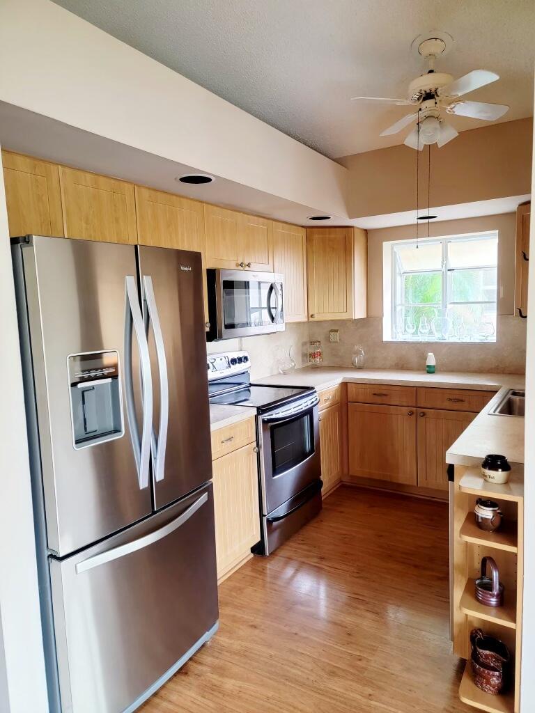 11084 180th Court South Boca Raton, FL 33498 - Photo 29 of 45 KITCHEN