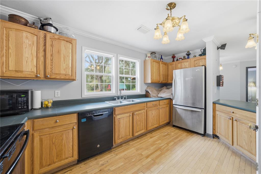 8010 Franklin Road Plant City, FL 33565 - Photo 2 of 46