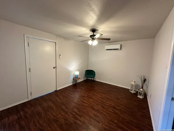 $1,295 | 1619 Nolan Street, Unit B, San Antonio, TX 78202