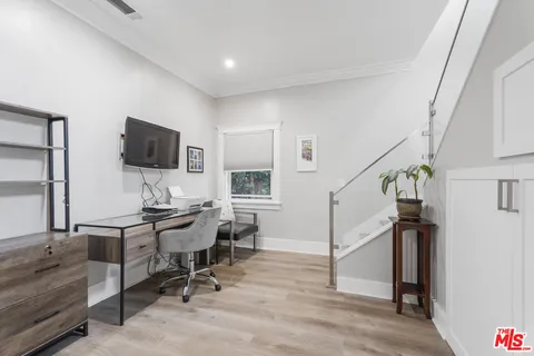 $8,450 | 937 South Tremaine Avenue, Los Angeles, CA 90019