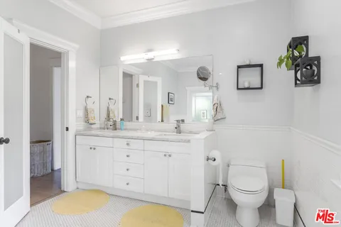 $8,450 | 937 South Tremaine Avenue, Los Angeles, CA 90019