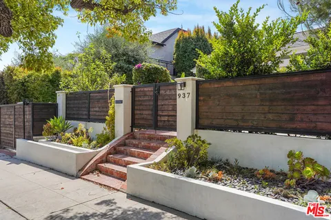 $8,450 | 937 South Tremaine Avenue, Los Angeles, CA 90019