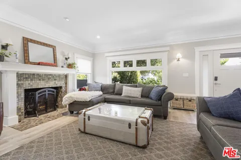 $8,450 | 937 South Tremaine Avenue, Los Angeles, CA 90019