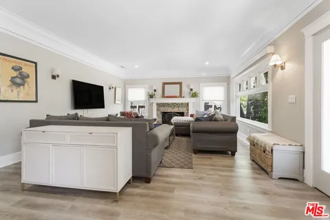 $8,450 | 937 South Tremaine Avenue, Los Angeles, CA 90019