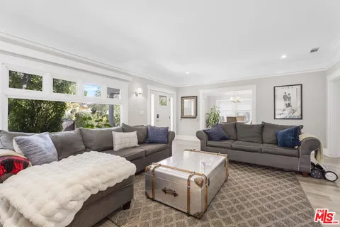 $8,450 | 937 South Tremaine Avenue, Los Angeles, CA 90019