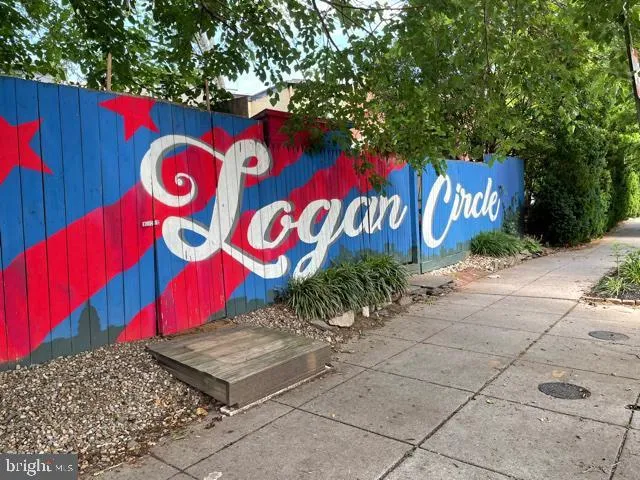 a sign that is on the side of the road