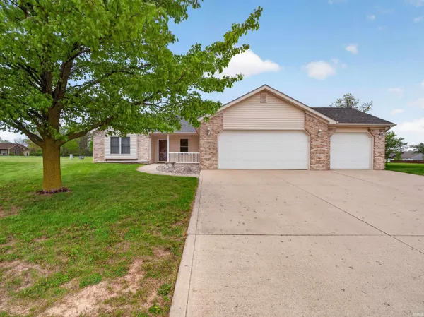 $294,900 | 1402 Barrington Drive, Auburn, IN 46706