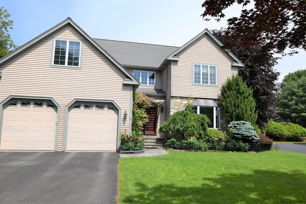 23 Old Farm Road Woburn, MA 01801 - Photo 3 of 34 Gallery Image 3