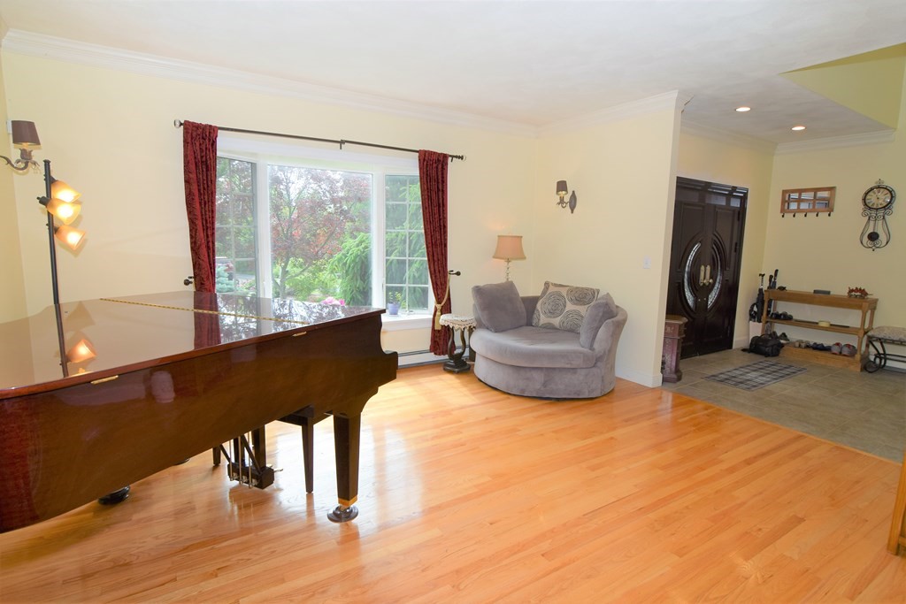 23 Old Farm Road Woburn, MA 01801 - Photo 7 of 34 Gallery Image 7