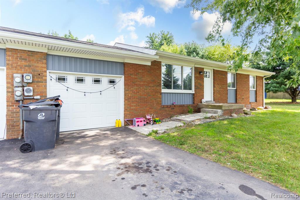 2895 Spring Hill Drive Howell, MI 48843 - Photo 4 of 32 Gallery Image 4