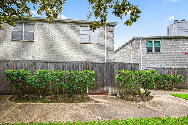 $189,990 | 7693 Cambridge Street, Unit 7691, Houston, TX 77054