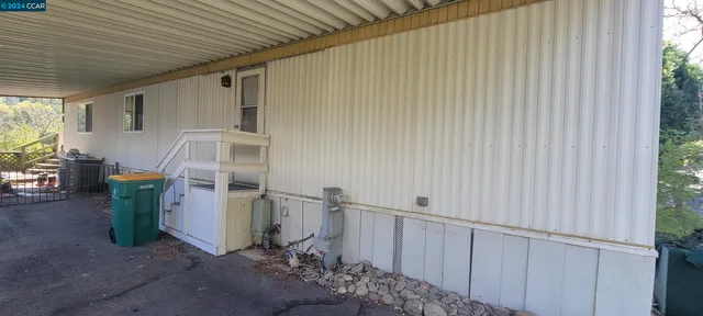 a view of a storage & utility room