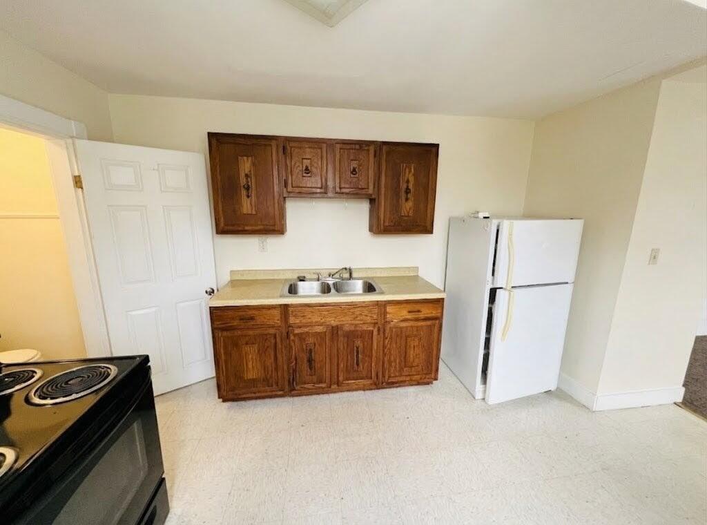 56 Wood Street Lewiston, ME 04240 - Photo 7 of 16 f7aa6339-691c-44f2-819b-157498e13107~2