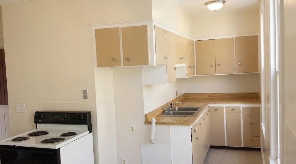 56 Wood Street Lewiston, ME 04240 - Photo 10 of 16 a40b2b45-ad73-48af-a157-4ea2a83982d5~2