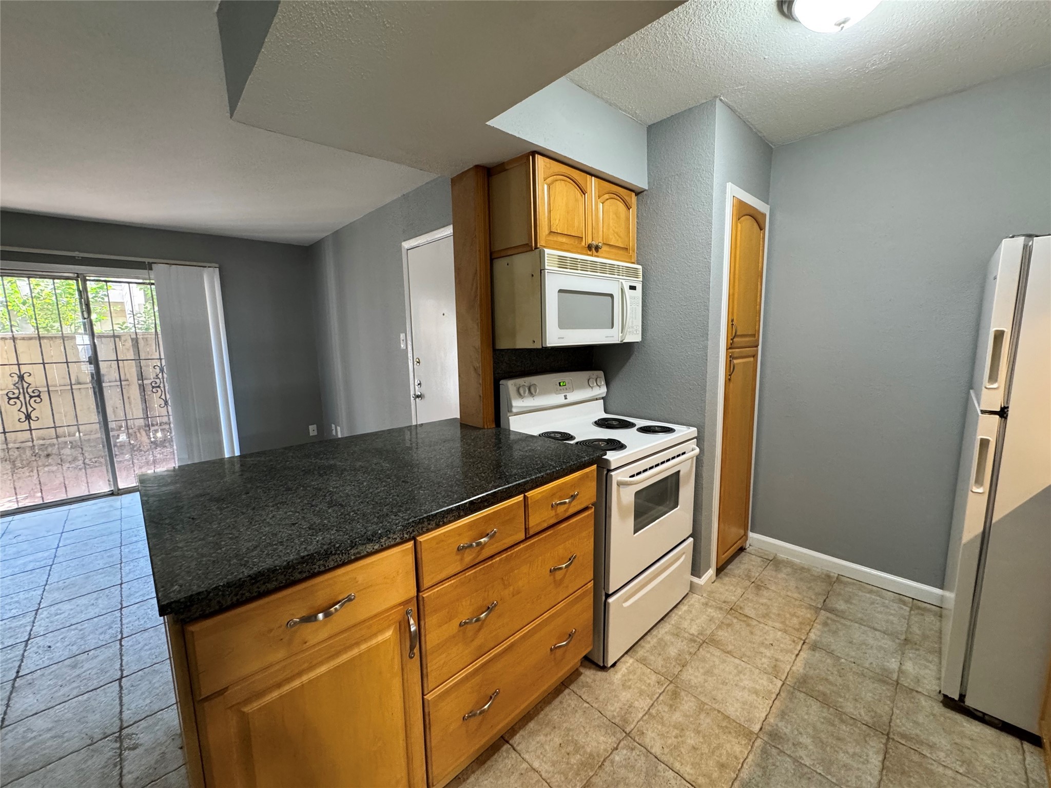 6001 Reims Road, Unit 309 Houston, TX 77036 - Photo 9 of 23 a kitchen with stainless steel appliances granite countertop a stove and a sink