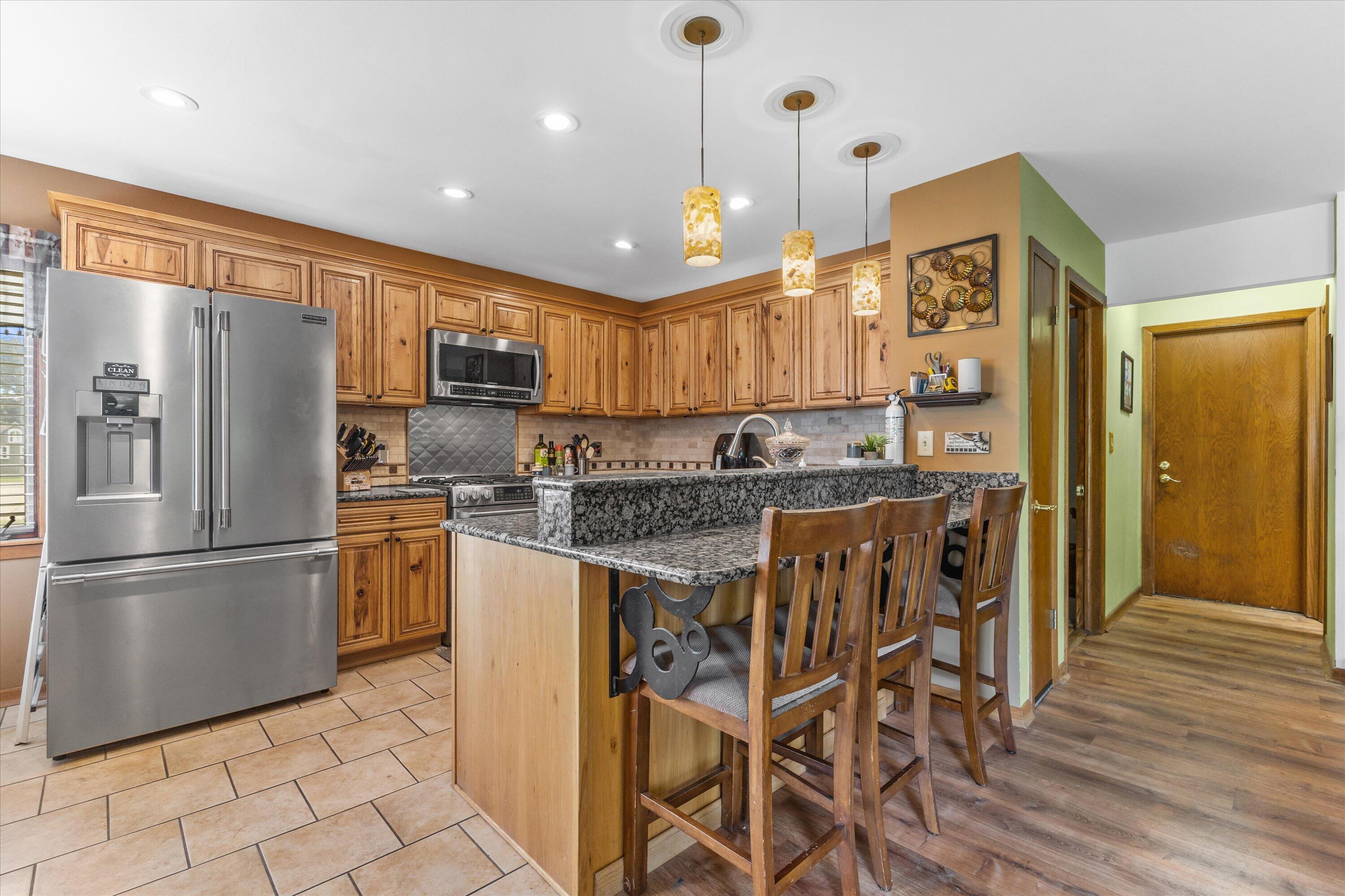 3732 South 75th Street Milwaukee, WI 53220 - Photo 10 of 43 Kitchen w/Breakfast Bar