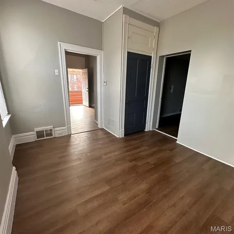 $1,000 | 3200 Mt Pleasant Street, Unit 2F, St. Louis, MO 63111