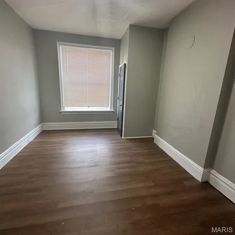 $1,000 | 3200 Mt Pleasant Street, Unit 2F, St. Louis, MO 63111