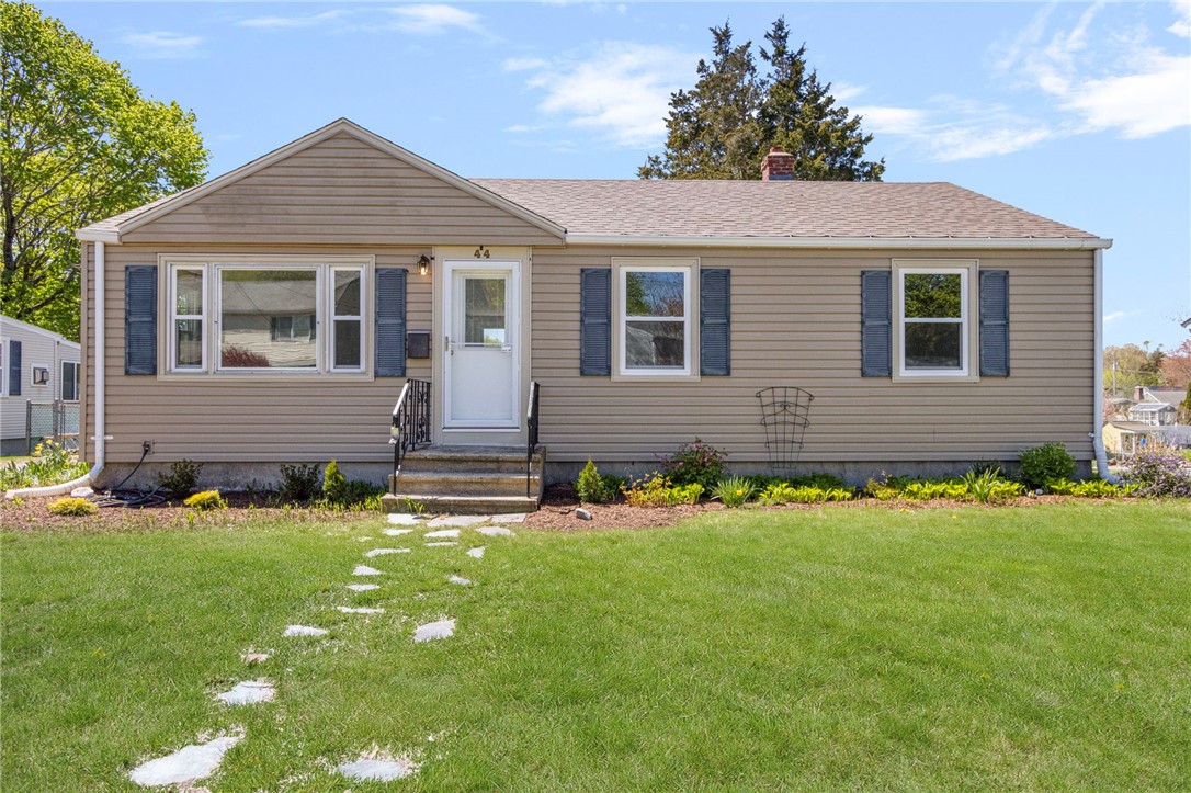 44 Ideal Court Warwick, RI 02818 - Photo 2 of 25
