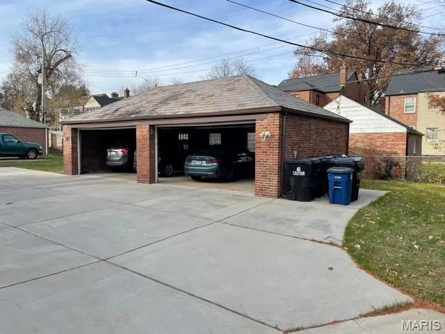 $1,300 | 7717 Gannon Avenue, Unit 1E, University City, MO 63130
