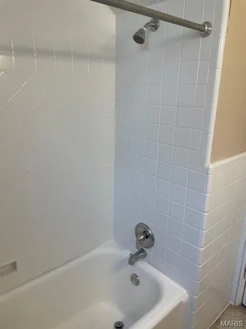 $1,300 | 7717 Gannon Avenue, Unit 1E, University City, MO 63130