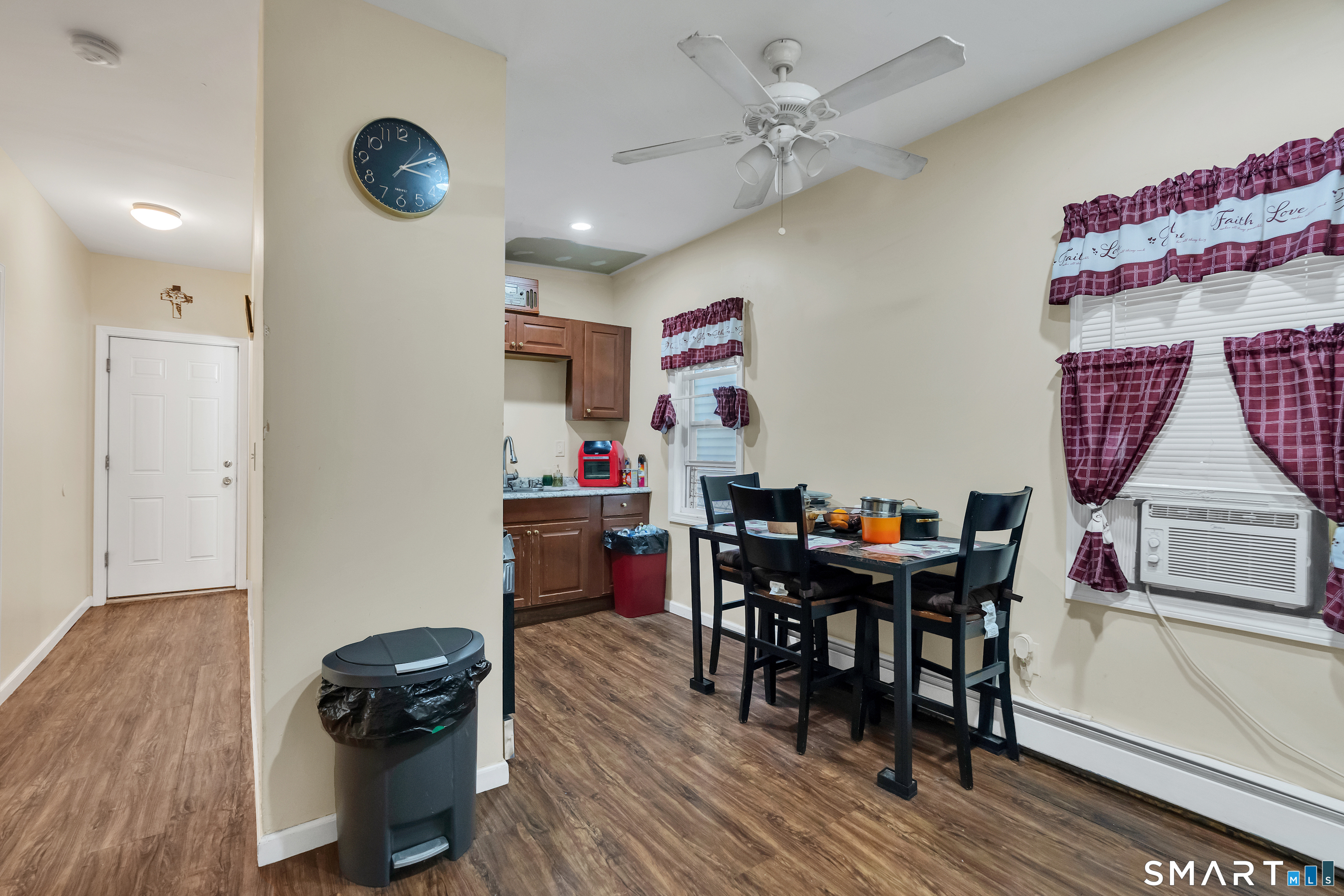 644-646 Maple Street Bridgeport, CT 06608 - Photo 22 of 40