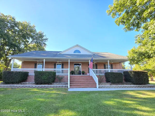 $520,000 | 157 White Oak Bluff Road, Stella, NC 28582