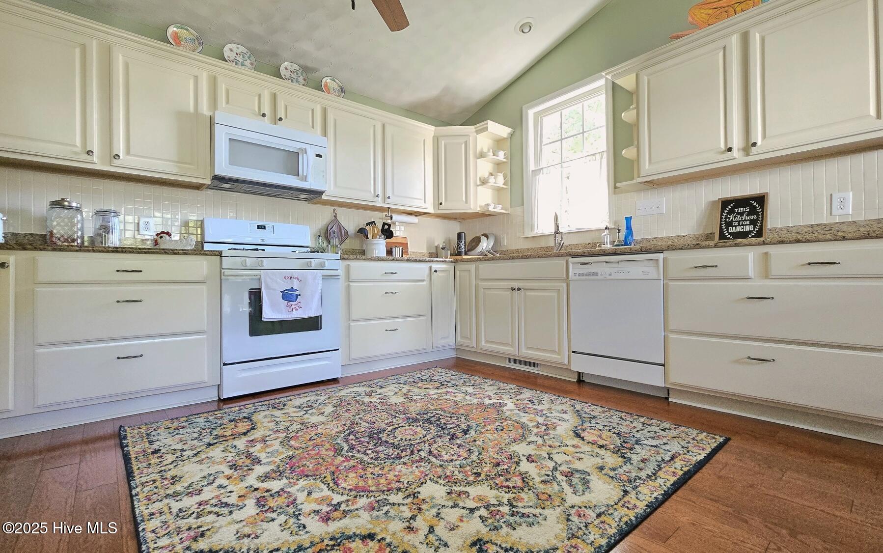 157 White Oak Bluff Road Stella, NC 28582 - Photo 13 of 61 1 (72)