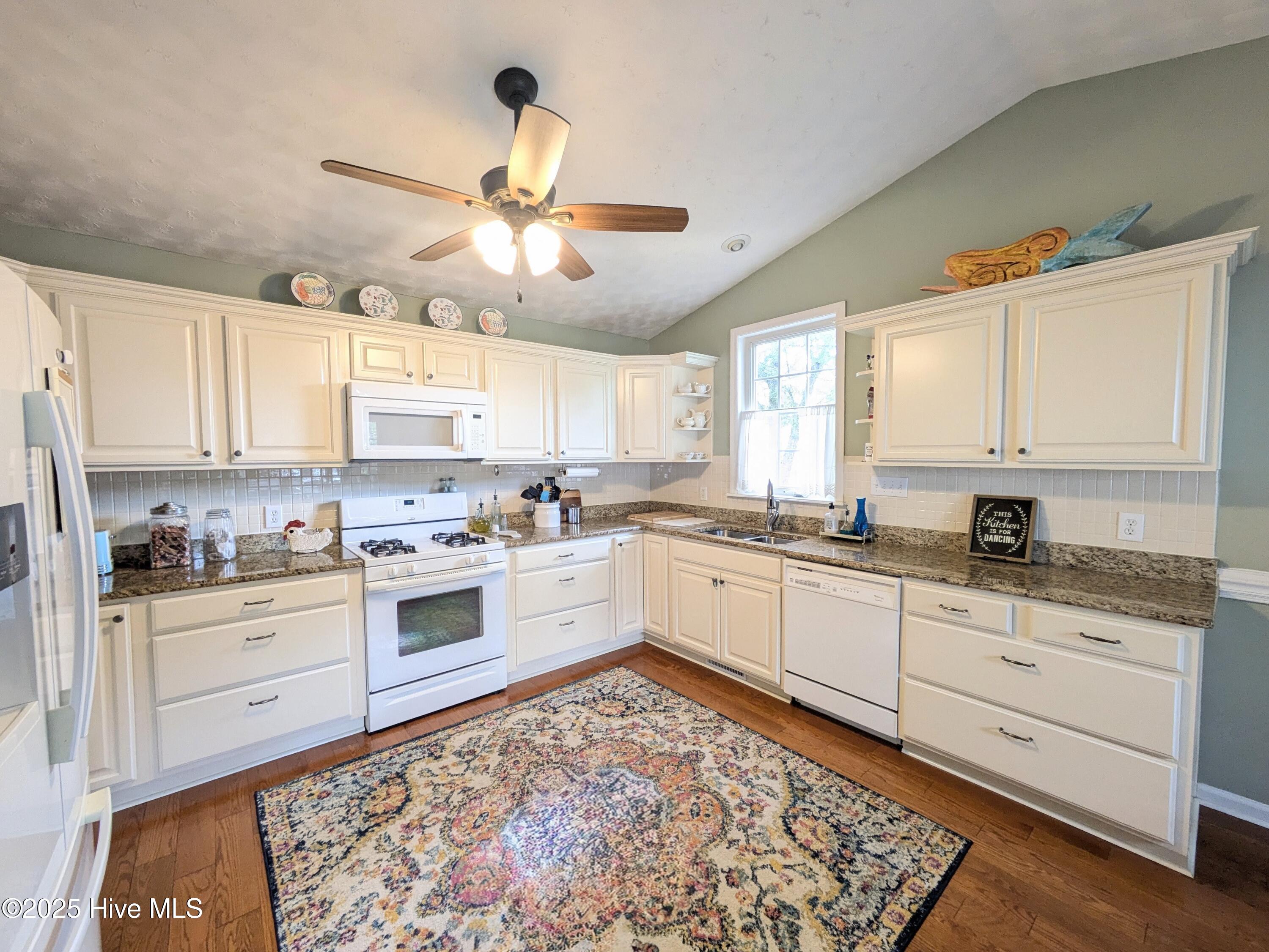 157 White Oak Bluff Road Stella, NC 28582 - Photo 15 of 61 2 (4)