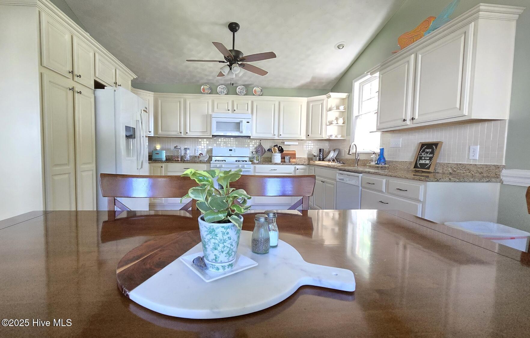 157 White Oak Bluff Road Stella, NC 28582 - Photo 17 of 61 1 (69)