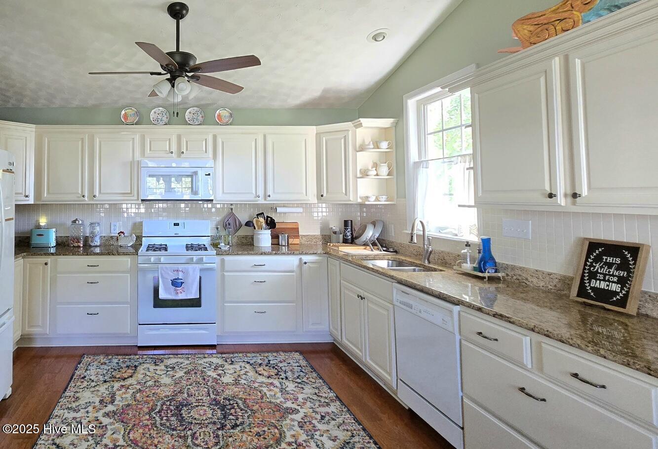 157 White Oak Bluff Road Stella, NC 28582 - Photo 18 of 61 1 (70)