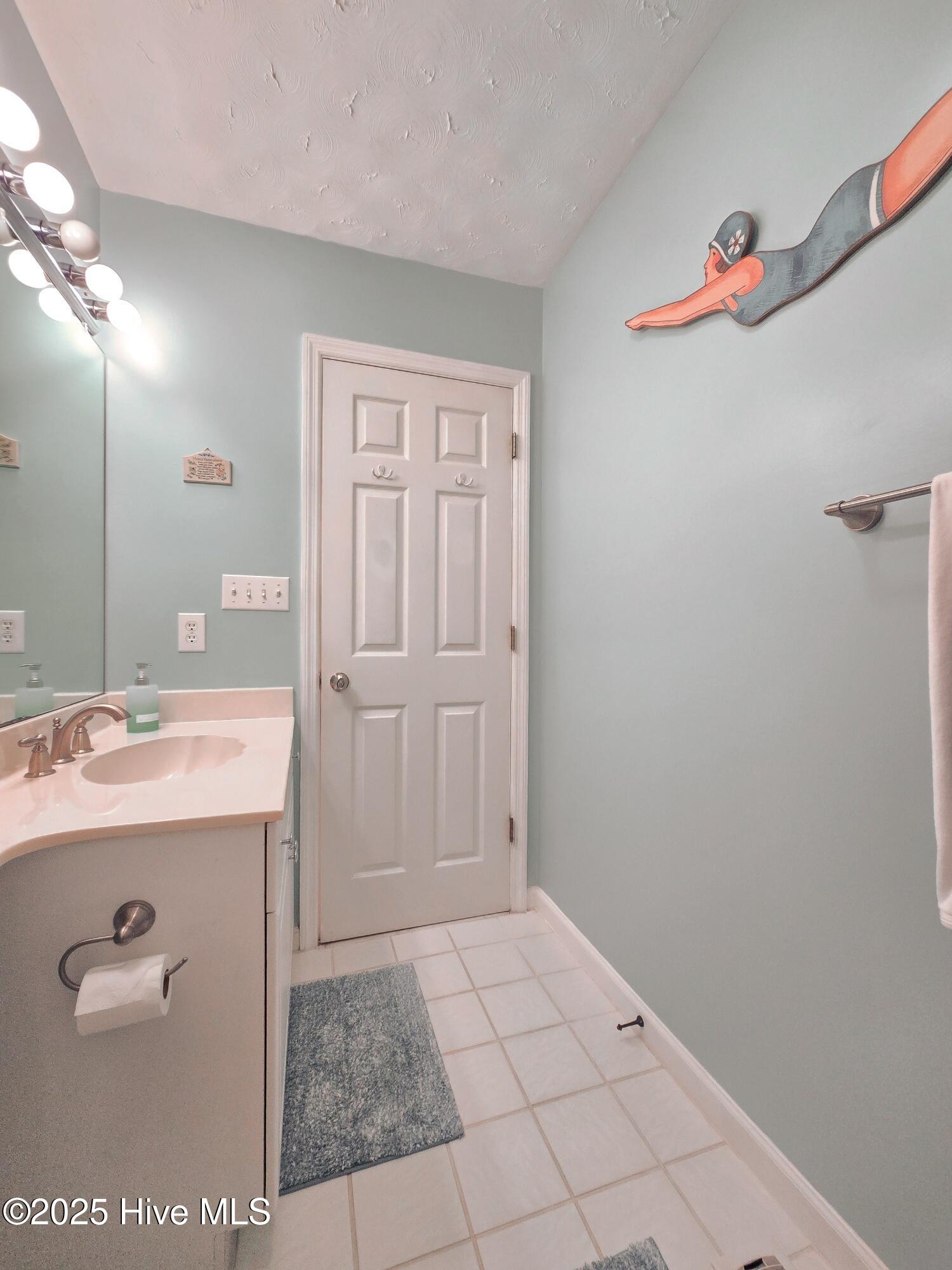 157 White Oak Bluff Road Stella, NC 28582 - Photo 29 of 61 Hall bath