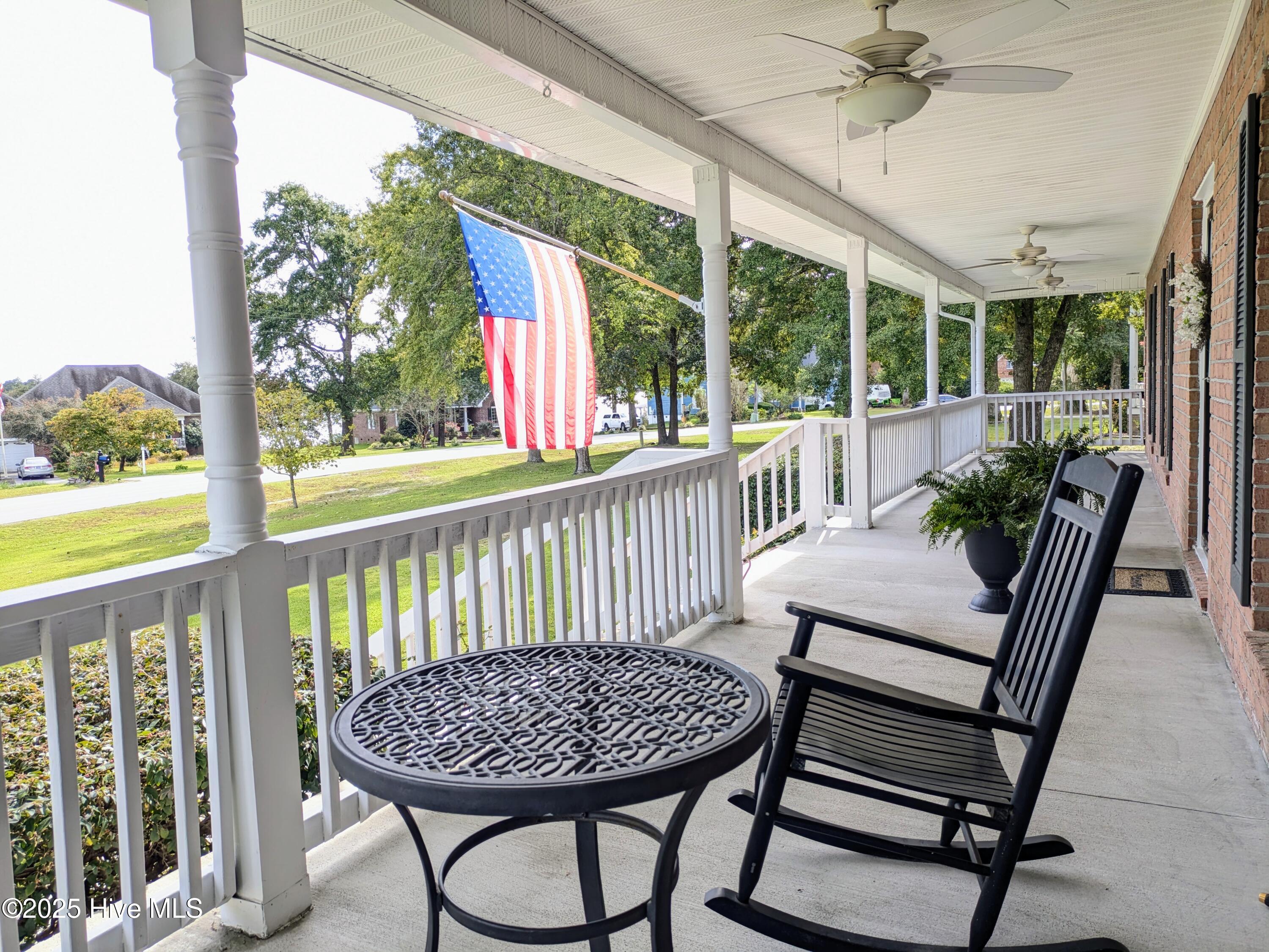 157 White Oak Bluff Road Stella, NC 28582 - Photo 4 of 61 2 (11)
